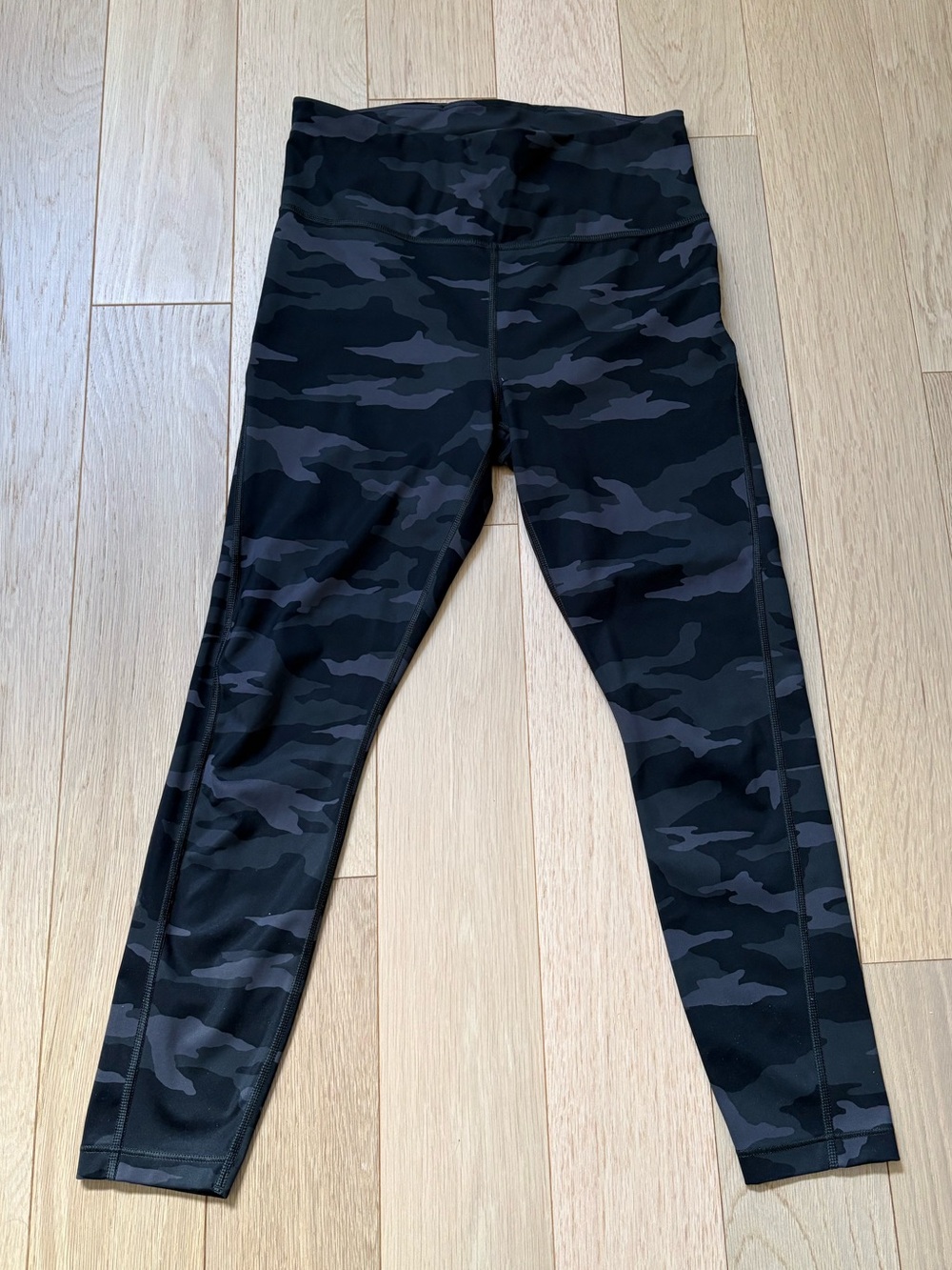 Athleta Black & Charcoal Camo Ultimate 7/8 Leggings